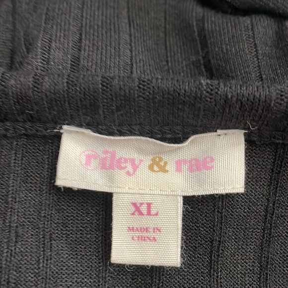 Riley & Rae Black Ruffled Ribbed Top - Picture 9 of 9